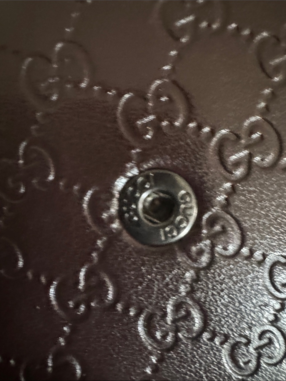 2 Gucci Embossed and Sunglass Cases, 1 hard brown and 1 engraved gold case - Picture 4 of 7